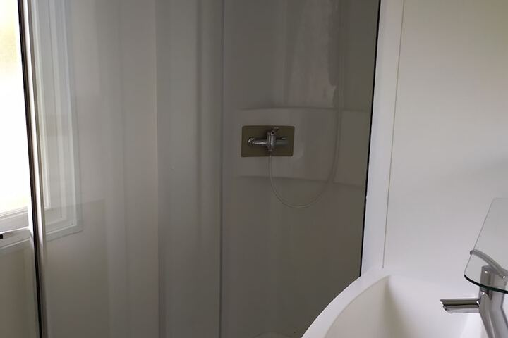 Room 53 of 106