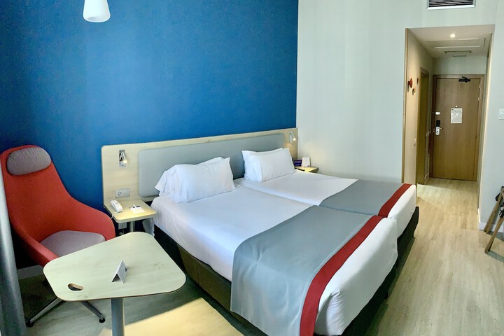 Room 4 of 30