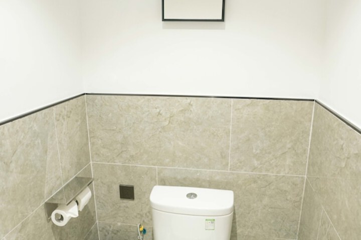 Room 18 of 32