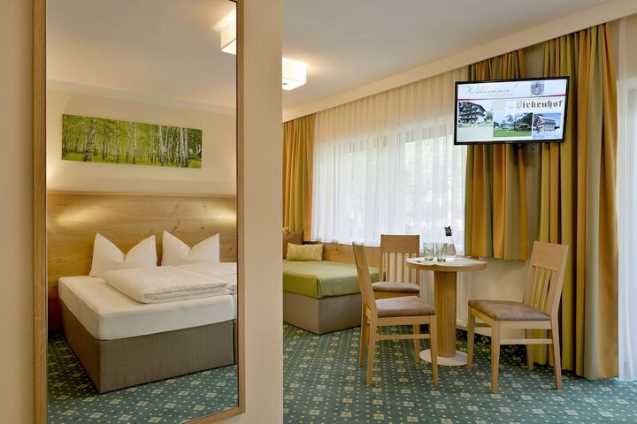 Room 5 of 77