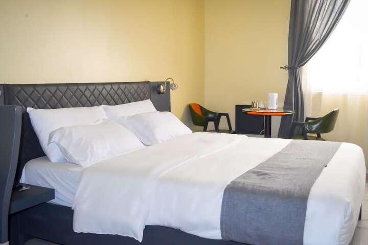 Room 10 of 37