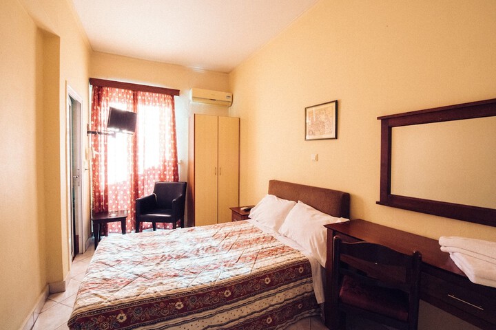 Room 9 of 52