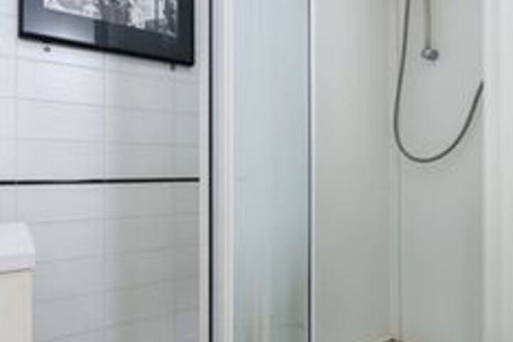 Room 5 of 33