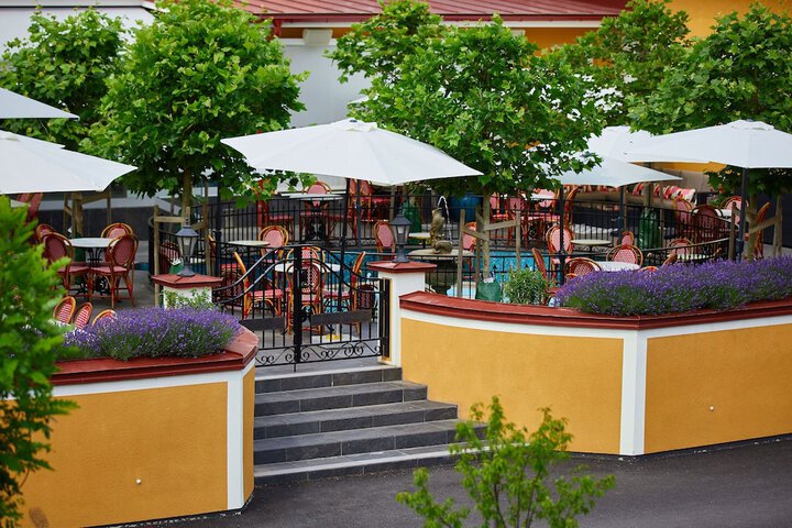 Hotel Exterior 38 of 38