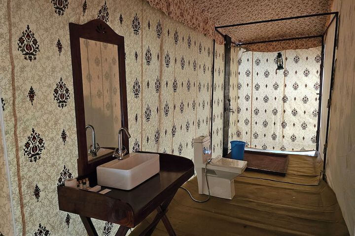 Room 9 of 11