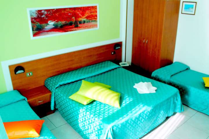 Room 4 of 27