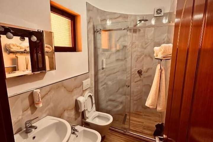 Room 15 of 28