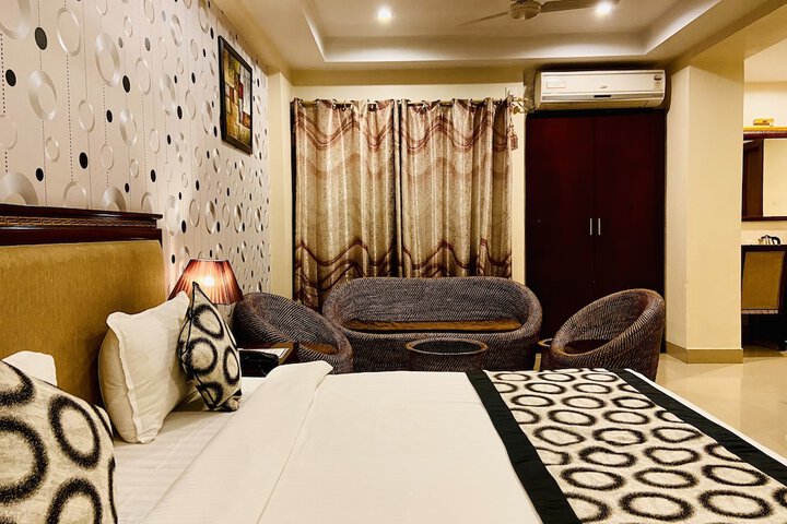 Room 13 of 28