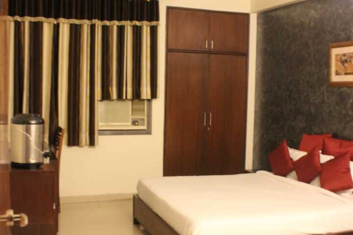 Room 4 of 17