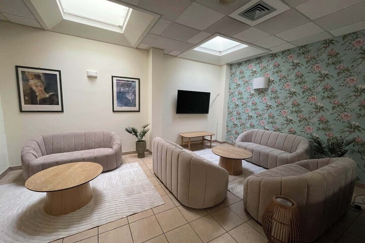 Room 11 of 18