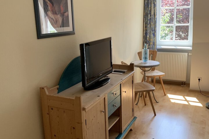 Room 9 of 42