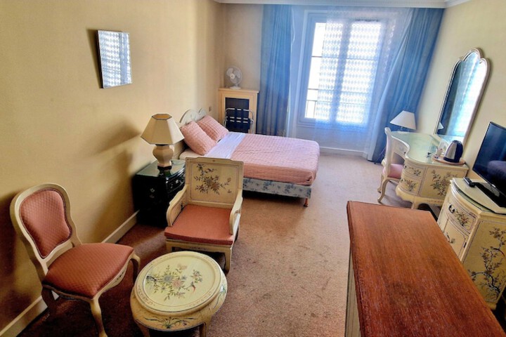 Room 16 of 25