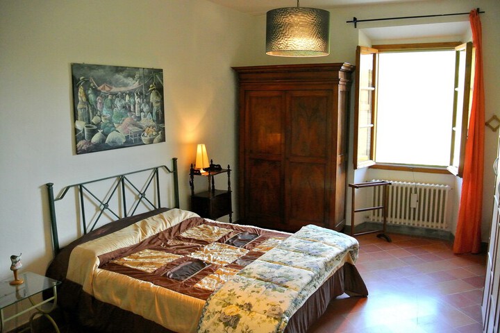 Room 9 of 32