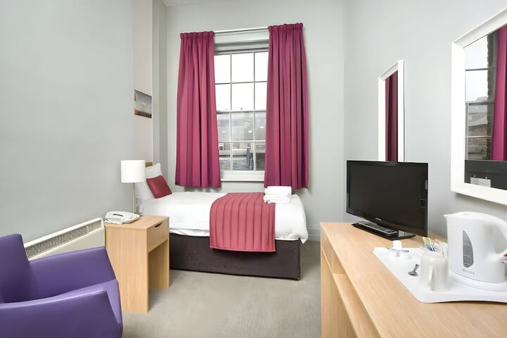 Room 17 of 24