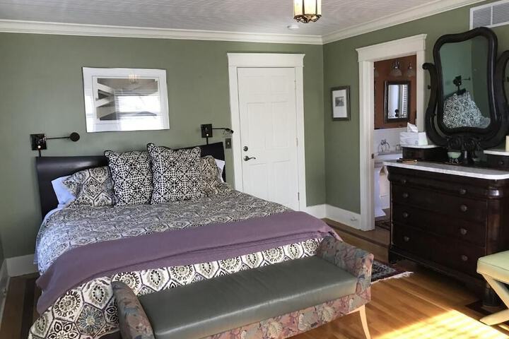 Room 3 of 36