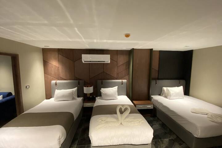Room 28 of 114