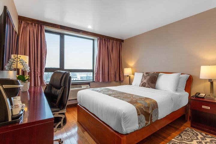 Superior Queen Bed (4 of 4)