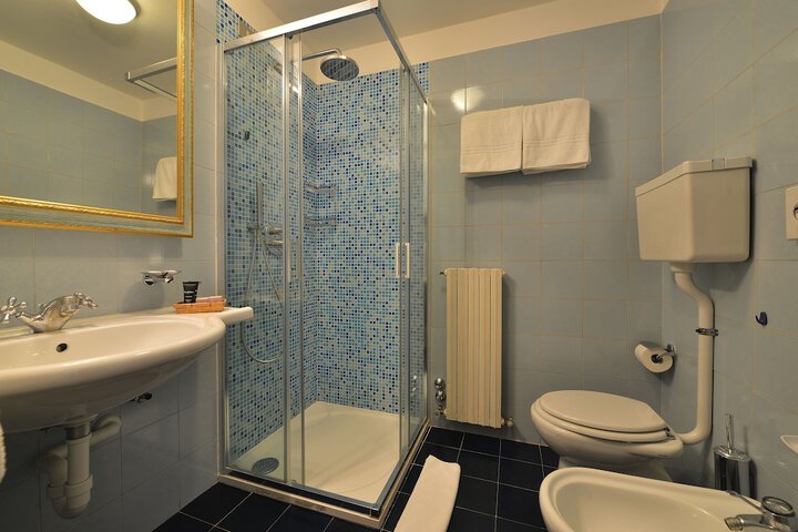 Room 14 of 37
