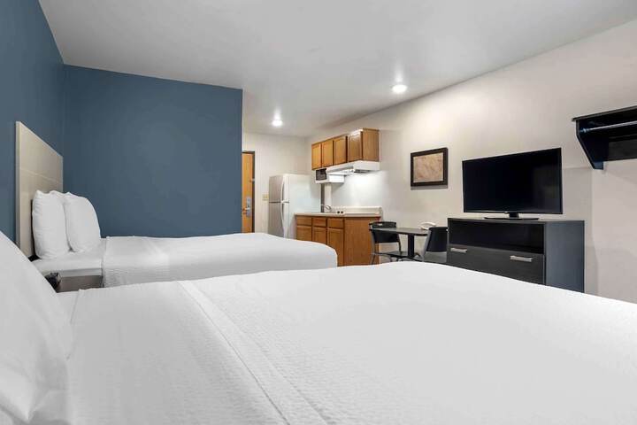 Standard Studio 1 Queen Bed (1 of 12)