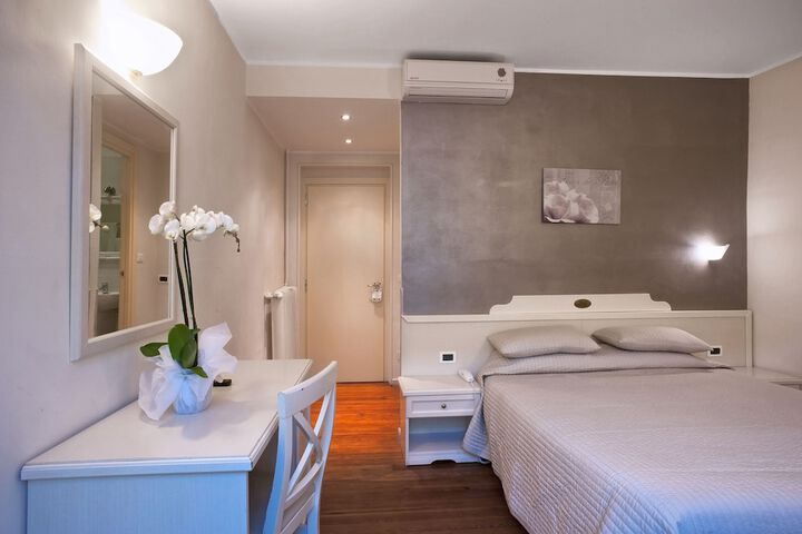 Room 10 of 40