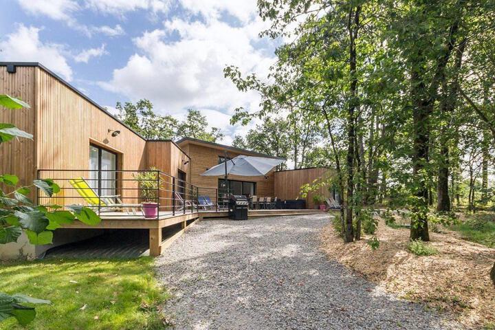 Grande maison en bois avec parc terrasse, jeux et équipements modernes entre Nantes et Pornic - FR-1-306-1051