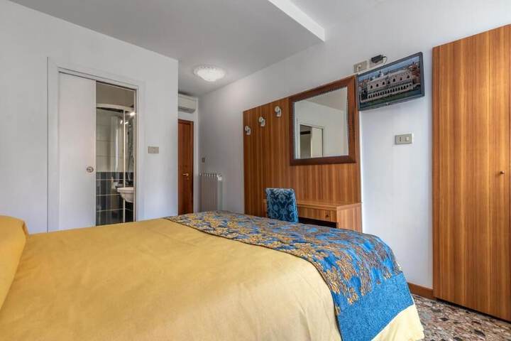 Room 42 of 65
