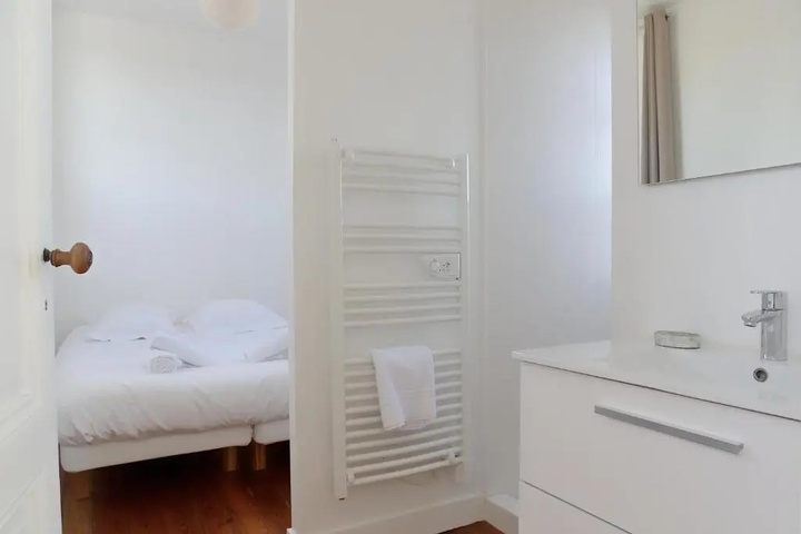 Room 4 of 17