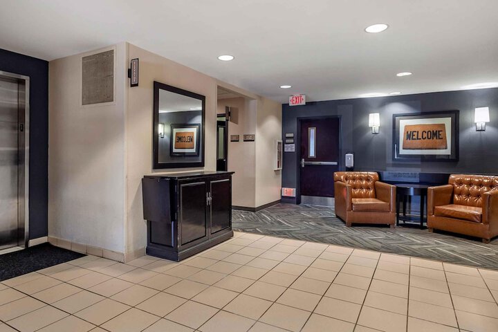 Hotel Interior 4 of 28