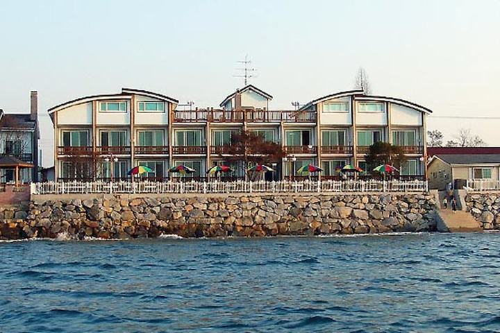 Hotel 12 of 13