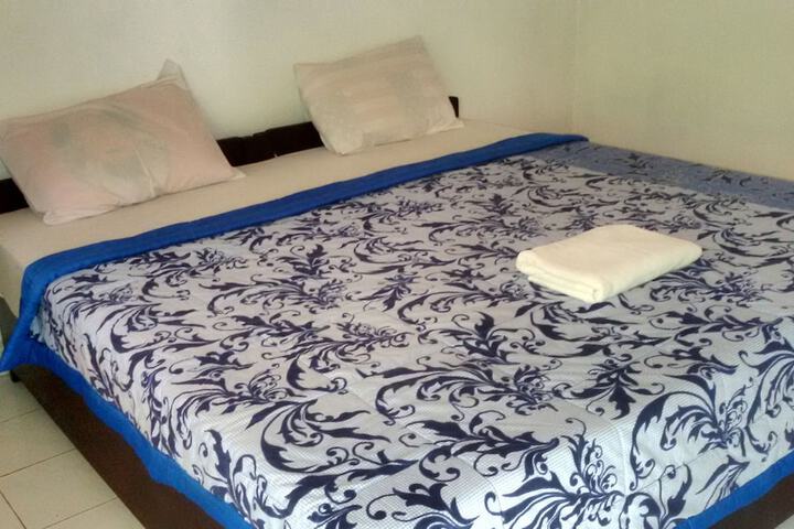 Room 2 of 53