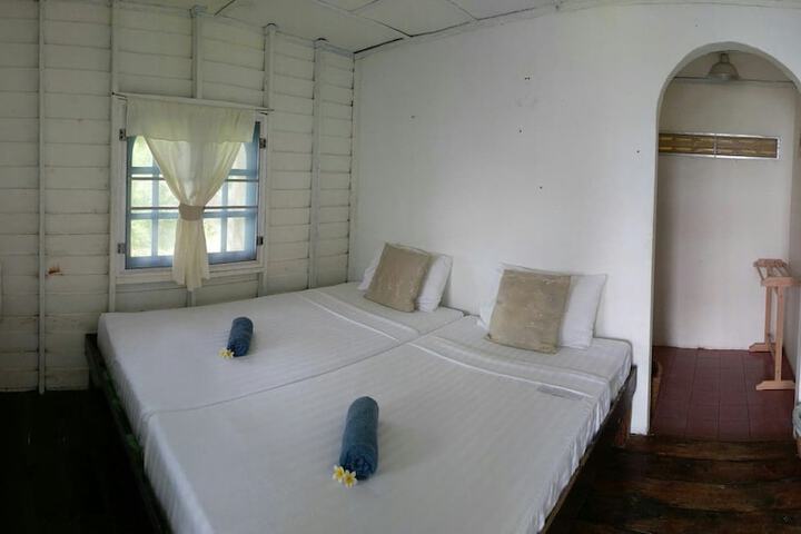 Room 26 of 75