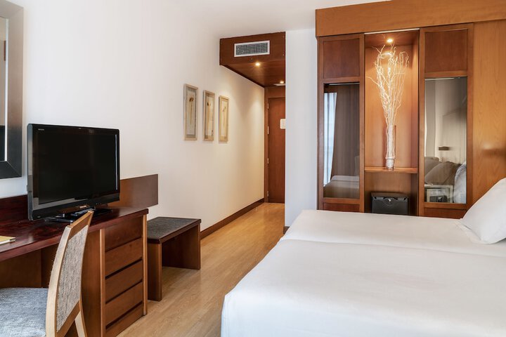 Room 14 of 37