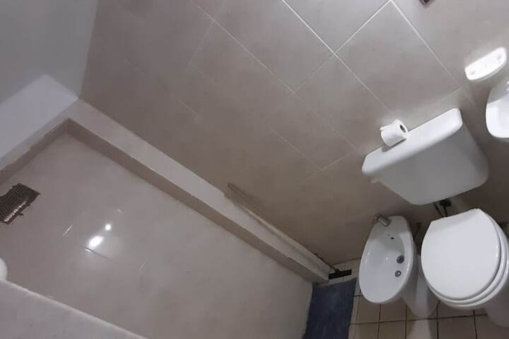 Room 8 of 28