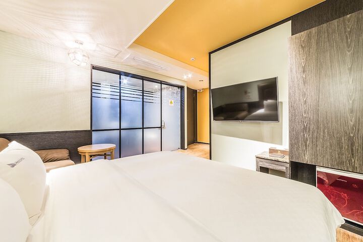 Room 10 of 49