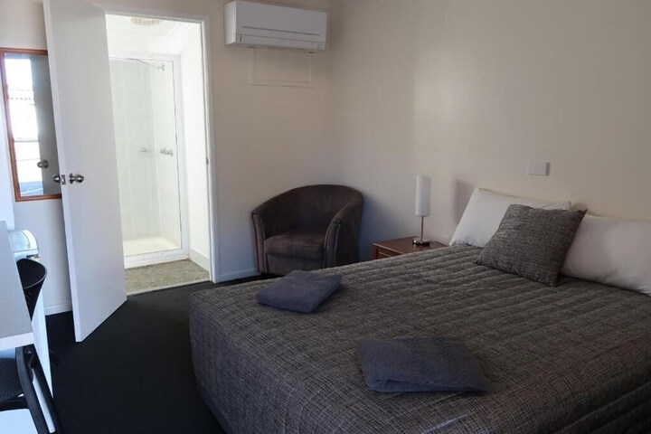 Room 2 of 25