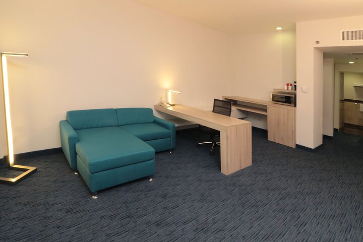 Room 4 of 94