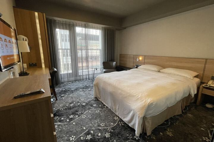 Room 33 of 91