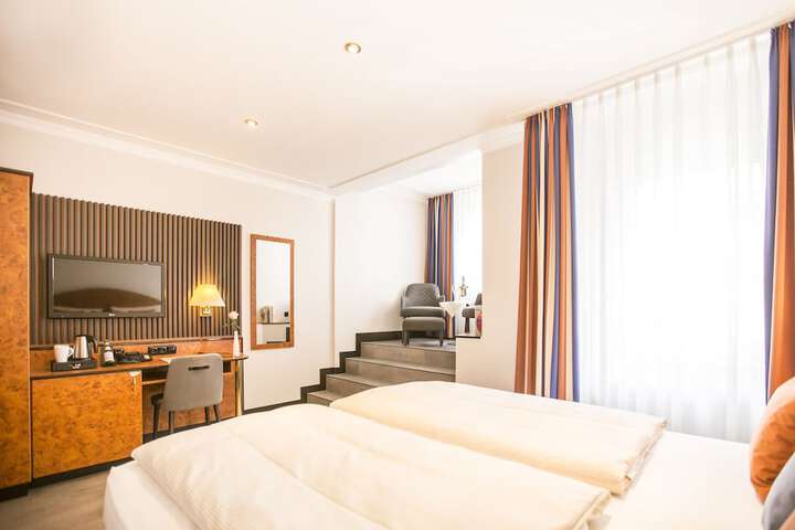 Room 8 of 48