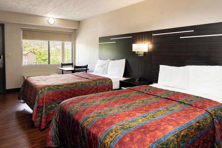 2 Double Beds (7 of 7)