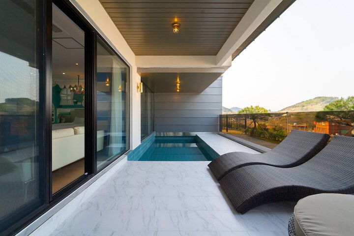 Room 25 of 60