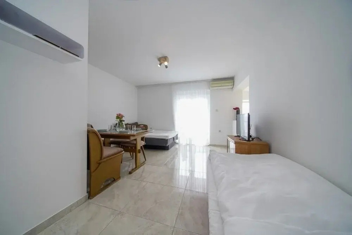 Room 2 of 17
