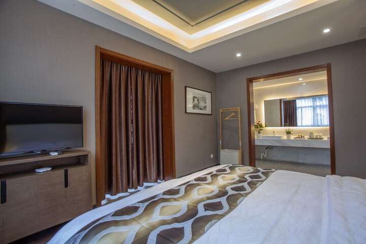 Room 10 of 43