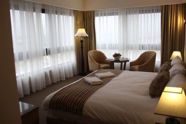 Room 17 of 33