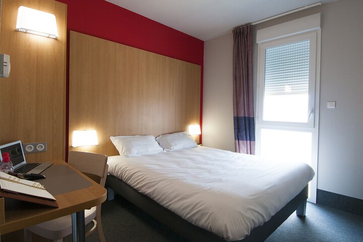 Room 10 of 36