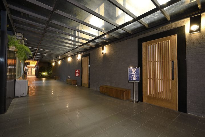 Ballroom/Hall 37 of 40