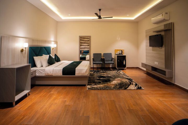 Room 12 of 66