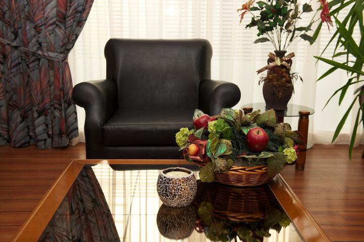 Lounge 54 of 59