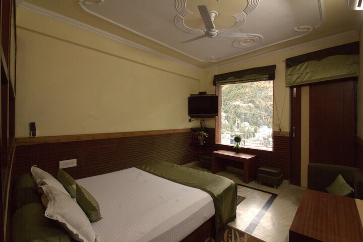 Room 4 of 75