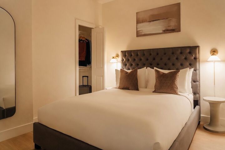 Room 6 of 27