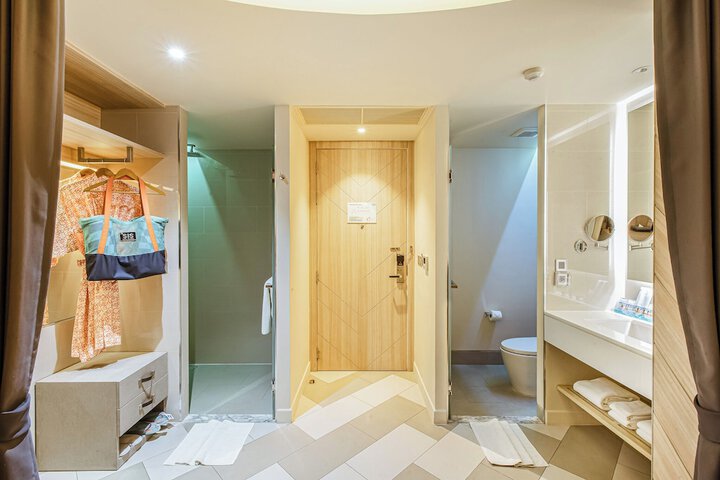 Room 80 of 148